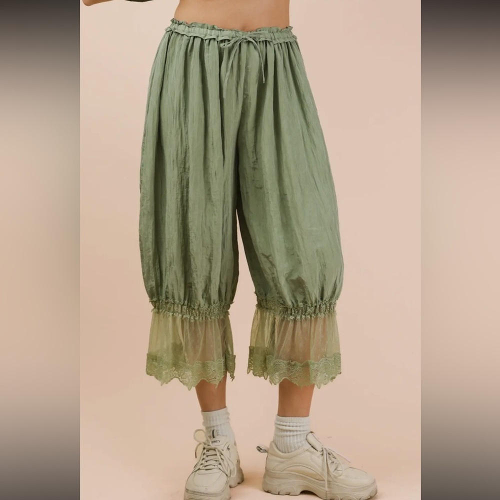 SAGE Lace Trim Barrel Cropped Bloomers - Picture 1 of 5